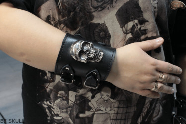 Bracelet en cuir B7 skull goth rock metal punk