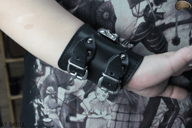 Bracelet en cuir B7 skull goth rock metal punk